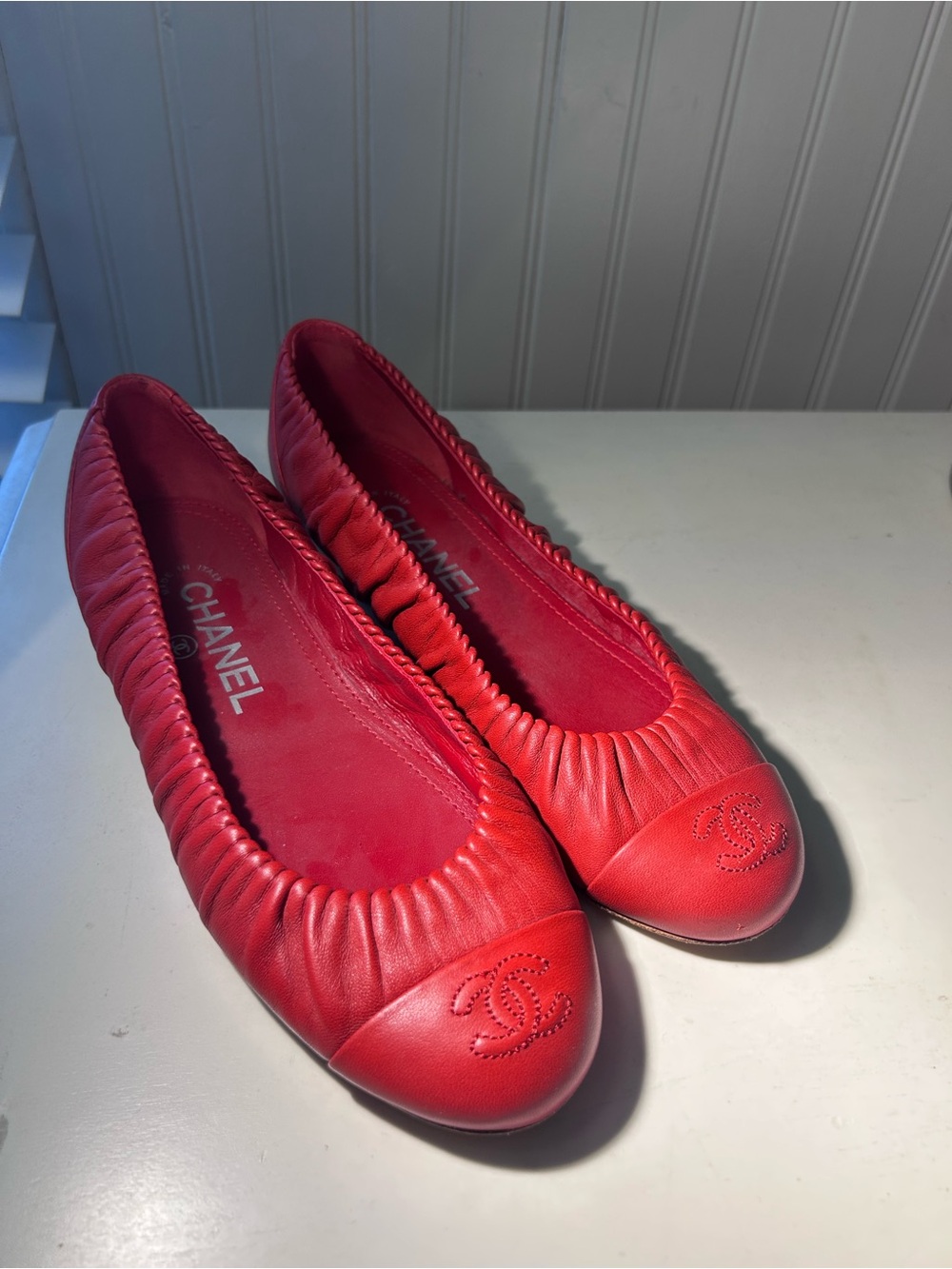 CHANEL Red Gathered Leather CC Ballet Flats